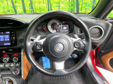 【純正革巻きステアリング】上質な革を使用することで、手にしっかり馴染みとても運転しやすいハンドルです♪