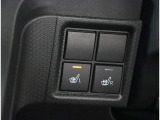 運転席と助手席にはシートヒーターが付いています。