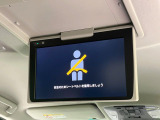 【フリップダウンモニター】大画面モニターで後席でもエンタメをお楽しみいただけます。小さなお子様にも大人気の装備です♪