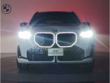 【キドニーグリル】BMWは約90年もの間、ほぼ全ての車両にひと目でBMWだと分かるこの特徴的なフロントグリルが備えられ、デザイン・アイコンとして親しまれてきました。