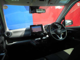 フロントガラスが広く視界が広々としているので、運転がとてもし易いです!