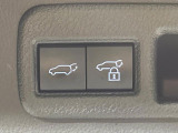 【パワーバックドア】スマートキーや運転席のボタンを押すだけでリアゲートが自動で開閉します!荷物を持っている時や、高い位置にあるバックドアを閉める際に便利な機能です♪