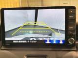リバースギアに入れるだけで後方の表示へ切り替わります。夜間や雨の日の駐車も楽になりますよ。