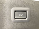 リアゲートは電動開閉式!