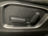 こちらのグレードには助手席にも運転席同様にパワーシートを装備しております!座面位置を上げれば視界も広がり開放感アップ!