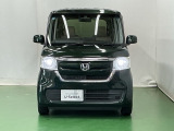LEDヘッドライトを装備しています。LEDヘッドライトはとても明るく、雨の日や夜間走行も安全・安心です。オートライトコントロール付きで周囲の明るさに応じて自動で点灯・消灯します