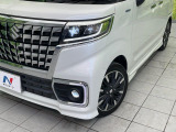 【LEDヘッドライト】悪天候や夜間走行時も良好な視界を確保し安心して運転できる高輝度LEDヘッドライトを装備!点灯速度が早く、消費電力も抑えられています。