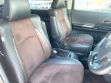 運転席シート廻りは使用感も少なく、良好な状態となっています。前オーナー様が丁寧に使っていたことがよくわかりますね。