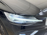 【LEDヘッドライト】悪天候や夜間走行時も良好な視界を確保し、安心して運転できる高輝度LEDヘッドライト!北欧神話に登場する「トールハンマー」をモチーフにした、一目でボルボとわかるデザインです。