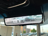 【デジタルインナーミラー】後席の大きな荷物や同乗者で後方が確認しづらい時でも安心!カメラが撮影した車両後方の映像をルームミラー内に表示。クリアな視界で状況の確認が可能です!