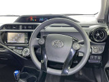 運転席まわりです。 各操作スイッチは使いやすい位置に配置されてます。