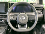 インテリアに合わせたデザインのステアリングは、運転される方のことも考え、運転しやすい形状、大きさです。是非一度、実際に触ってお確かめください。