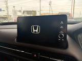 インテリアに馴染む純正ナビがついております。Honda自慢のインターナビは渋滞情報だけでなく天気情報、災害情報、安否情報など多彩な情報をご提供するHonda独自の「通信型ナビ」となっております。