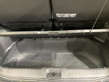 【ラゲッジルーム】実用性に優れた二段式ラゲッジル-ムでお荷物を別々に収納が可能♪♪