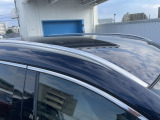 キャンプやスキーに行く際でもオプションのキャリアベースをお求め頂く事で、ボディに傷をつける事なくキャリアを装着できます!デザインを損なわず一体化したボディが特徴です!