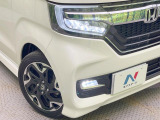 【LEDヘッドライト】悪天候や夜間走行時も良好な視界を確保し安心して運転できる高輝度LEDヘッドライトを装備!点灯速度が早く、消費電力も抑えられています。