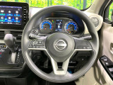 インテリアに合わせたデザインのステアリングは、運転される方のことも考え、運転しやすい形状、大きさです。是非一度、実際に触ってお確かめください。