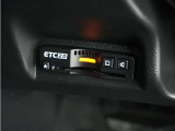 ◆ETC2.0装着◆進化したドライブ体験。料金収受システムだけだったETCが生まれ変わって、高速道路を賢く使うETC2.0に進化しました。多彩な情報サービスが便利で快適なドライブ体験を提供します。