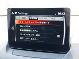 こちらのお車には先進安全装備が多数搭載されています。衝突被害を回避あるいは軽減するためのブレーキや、後方死角からの接近警報、車線逸脱を防止する警報装置など、詳しくはスタッフまでお尋ねください。