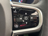 【ステアリングスイッチ】運転中、前方から目線をそらさずにオーディオ等の操作ができるよう、適切に配置されたスイッチ類。安心&快適なドライブを演出してくれる便利な機能です。