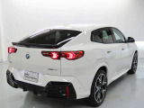 どの角度からもBMWのフォルムが際立ちます。