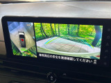 【アラウンドビューモニター】専用のカメラにより、上から見下ろしたような視点で360度クルマの周囲を確認することができます☆死角部分も確認しやすく、狭い場所での切り返しや駐車もスムーズに行えます。