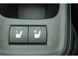 【シートヒーター】運転席、助手席ともにシートヒーター装備です。寒い朝、車内が暖まるのを待たずに快適に出発できます♪気持ちよく1日が始まります。