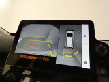 パノラミックビューモニター付きです。車両を上から見たような映像を画面に表示。運転席からの目視だけでは見にくい、車両周辺の状況をリアルタイムでしっかり確認できます。