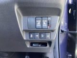 運転席右側にはスライドドアの開閉スイッチや、横滑りを防止するVSA等のスイッチが配置されています。