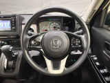 ハンドルにHondaセンシング系のクルーズコントロールやレーンキープアシストなどのスイッチと、オーディオの操作スイッチが装備されています。ハンドルから手を離さず安全に操作できます。