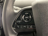 ステアリングスイッチ付き。前方から目を離すことなくオーディオ操作をすることが可能です。