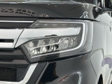LEDヘッドライトは、点灯の瞬間から最大光量を発揮し、突然暗くなるトンネルなどでの安定感を高めます。