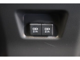 後部席へ乗車して携帯電話などを充電する時に前から配線を伸ばすとごちゃごちゃして邪魔になりがちですよね。そんな煩わしさを解消する後席側USBポート☆