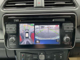 車両を上から見ているようなアラウンドビューモニターの映像をナビゲーション画面に映し出してくれるので、小さなお子様や障害物を確認できます。運転のしやすさはもちろん、事故防止にも役立ちます!