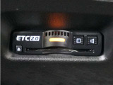 ◆ETC2.0装着◆進化したドライブ体験。料金収受システムだけだったETCが生まれ変わって、高速道路を賢く使うETC2.0に進化しました。多彩な情報サービスが便利で快適なドライブ体験を提供します。
