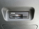 純正ETC2.0付 料金所もスムーズに通れ、割引料金の適用もあります。ビルトインできれいに収まっており、見た目もスマートです。