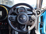スポーティなステアリングで運転が楽しくなる一台です。