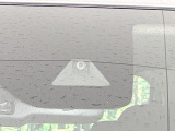 【エマージェンシーブレーキ】走行中に前方の車両等を認識し、衝突しそうな時は警報とブレーキで衝突回避と被害軽減をアシスト。より安全にドライブをお楽しみいただけます。