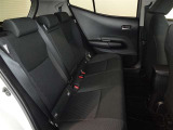 広いとは言えませんが3名乗車できるセカンドシートです。