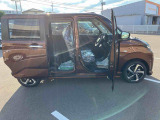 中古車をお選びいただく際に気になる走行距離や修復歴などに加えてキズ・凹みの有無・状態や消耗品の交換、今までの整備状況が &ldquo;ダイハツ認定中古車カルテ&rdquo;でわかります。