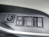 パワーウインドはオールオート機構が付いておりますので、全開・全閉操作が楽にでき便利です。