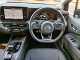 視界が良く操作しやすい運転席 様々なスイッチ類が安全と快適をお届けいたします。