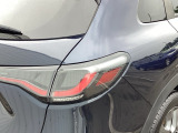 特徴的なデザインで後方からの確認しやすいLEDリアコンビネーションランプ