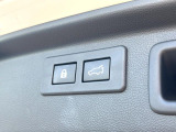 【パワーバックドア】スマートキーや運転席のボタンを押すだけでリアゲートが自動で開閉します!荷物を持っている時や、高い位置にあるバックドアを閉める際に便利な機能です♪
