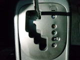 操作性に優れたゲート式シフトレバー♪