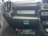 たとえばダイハツのお店にある、たくさんのスマアシ搭載車は、正常に作動する事をしっかり確認します。