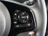 ◆アダプティブクルーズコントロール◆予め設定した車速内でクルマが自動的に加減速。前走車との適切な車間距離を維持しながら追従走行します。【LKAS】車線維持支援システムでステアリング操作を支援。