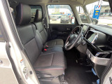 運転席シート廻りは使用感も少なく、良好な状態となっています。丁寧に使われていたことがよくわかりますね。