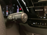 オートライト機能によりON/OFFはもちろん、ハイビーム/ロービームの切り替えもサポートします