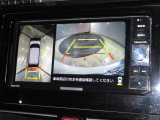 クルマの真上から見ているかのような映像によって、周囲の状況を知ることで、駐車を容易に行うための支援技術です。